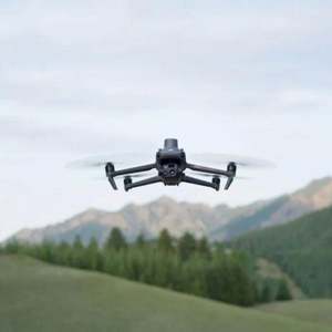 Dron D JI Mavic 4 Pro (D JI RC 2) con Tiempo Máximo de Vuelo de 51 Minutos, Cámara Hasselblad CMOS 4/3 de 100MP y Transmisión de Video HD de 30 KM - Product Image 2