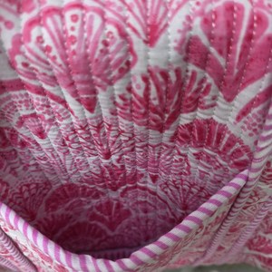 Nueva llegada: Bolsa de lona acolchada 100% algodón con estampado a mano para viaje, bolsas étnicas de algodón, bolsas de viaje de algodón - Product Image 3