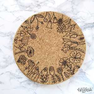 Ensemble de sous-verres ronds en liège naturel gravés au laser avec citations positives et motifs botaniques, pour boissons, tasses à café et protection de table - Product Image 4
