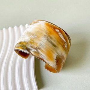 กำไลข้อมือทำมือจากเขาควายธรรมชาติ เป็นมิตรกับสิ่งแวดล้อม เครื่องประดับแฟชั่นจากวัสดุธรรมชาติ - Product Image 4
