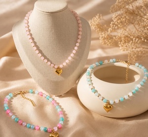 Collier de perles multi-pierres naturelles avec pendentif cœur plaqué or 18 carats, délicat collier ras-du-cou en pierres précieuses arc-en-ciel, bijoux en gros pour femmes - Product Image 5
