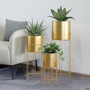 Pot de fleurs en métal haut de gamme avec support pour une touche de verdure élégante dans le couloir ou le salon - Product Image 4
