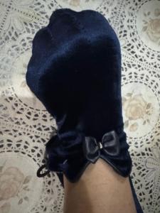 Gants de cyclisme de luxe blancs et noirs antidérapants respirants en polyester et nylon avec revêtement polyuréthane – Élégance et performance - Product Image 4