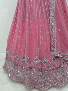 Lehenga Choli de Lujo Más Vendido con Dupatta Bordado a Mano, Disponible para Suministro Mundial para Bodas Indias - Product Image 3