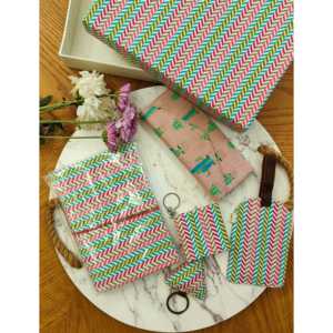 Caja de Regalo de Diseño Chevron en Oferta para Presentar Conjuntos de Regalo Únicos y Elegantes - Product Image 1