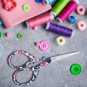 Ciseaux de broderie en acier inoxydable à lame droite, pointe aiguisée, multi-usages, petits ciseaux fantaisie pour nail art avec étui – Vente en gros - Product Image 6