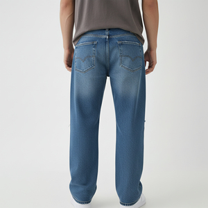 Veste en jean déchirée délavée respirante et tendance OEM, avec logo brodé personnalisé, style streetwear, coupe ample, vintage, pour l'hiver - Product Image 3