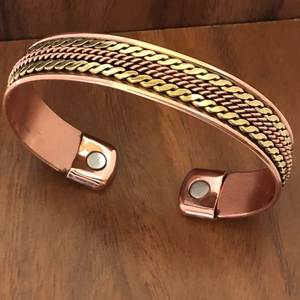 AUREVIA CRAFTS Bracelet manchette en alliage de cuivre fait main, finition martelée rustique, style vintage, bijou unisexe, cadeau - Product Image 3