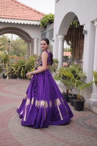 Lehenga Choli en soie brodée violette avec imprimé palmier, longueur ras du sol, tenue de mariage traditionnelle pour femmes, Inde, Pakistan - Product Image 6