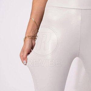 Legging en cuir tendance pour femme – Qualité supérieure, décontracté, respirant, taille mi-haute, coupe ajustée, extensible et confortable pour toutes les saisons – Style urbain - Product Image 6