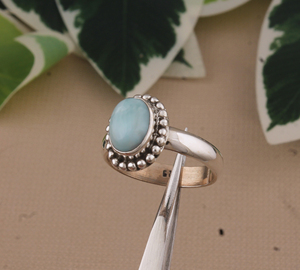 Anillo Solitario Clásico Boho Hecho a Mano con Larimar de Corte Fantasía y Engaste de Bisel en Plata de Ley 925, Certificado por Terceros - Product Image 5