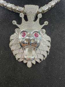 Pendentif Tête de Lion Couronne en Argent Sterling Plaqué Rhodium Moissanite Sertie Style Hip Hop Thème Animal Bijoux pour Homme Monture Griffe - Product Image 5