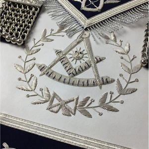 Tablier maçonnique personnalisé brodé avec motif symbolique, franges en velours blanc et noir, style classique, badge à coudre, application sur vêtement - Product Image 5