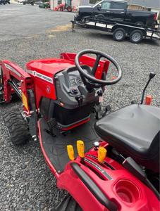Tracteur agricole compact 4x4 Massey Ferguson FL1800 avec pelle frontale - Product Image 6