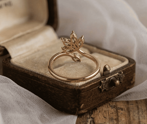 Colección Camelia, Anillo de Perlas Orgánicas de Agua Dulce con Piedra Marquise Botánica de Junio, Gema Orgánica Natural - Product Image 1