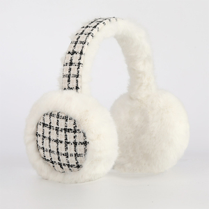 Orejeras de Piel de Conejo Blanco con Diseño a Cuadros Negros, Diadema Cálida para el Invierno - Product Image 5