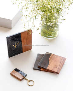 Horloges de bureau en bois naturel et résine, design géométrique moderne de haute qualité, mouvement mécanique, personnalisables, vente en gros - Product Image 1