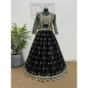 Lehenga choli เครื่องประดับของนักออกแบบชาติพันธุ์พร้อมงานปักที่มีลำดับที่ซับซ้อน - Product Image 1