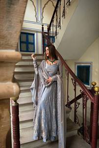 Ensemble de robe Anarkali grise pour femmes, confectionnée par des designers, avec dupatta, broderie florale riche, tenue ethnique indienne et pakistanaise pour mariage et fêtes. - Product Image 5