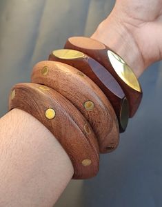 Pulseras de Madera con Incrustaciones de Latón, Joyería Artesanal, Tono Marrón Natural, Diseño Minimalista, Accesorio de Moda - Product Image 1