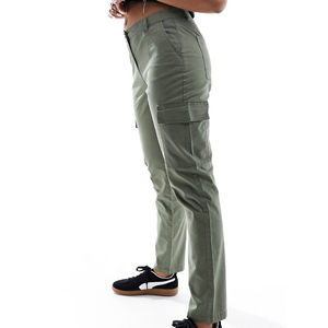 Pantalon cargo fuselé personnalisé pour femme avec broderie, tissu extensible durable, taille ajustable et poches fonctionnelles - Product Image 2