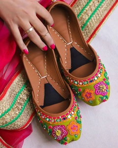 Low MOQ Prices Latest Designs Women Khussa Flat Sandals Slip-On Rhinestones Breathable Anti-Slip Indian Punjabi Chappal <b>Shoes</b> - Product Image 3