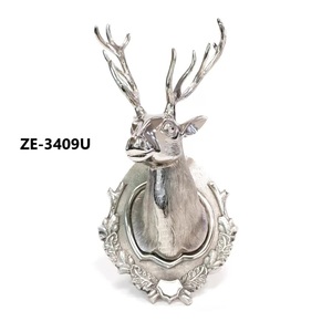 Sculpture murale en aluminium en forme de tête de cerf, décoration artistique pour salon, thème de Noël, design traditionnel, 12x25 pouces - Product Image 3