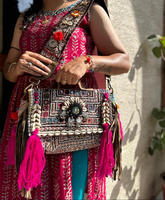 Nouveauté Sac Banjara en Cuir Souple Bohème Hippie Multicolore en Tissu de Coton Tribal Rajasthani Fait Main avec Franges et Pompons