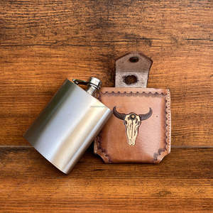 Flacon de hanche en acier inoxydable en cuir repoussé à la main avec ceinture Étui en cuir pour liqueur Porte-flacons de luxe en cuir de vache multifonctions - Product Image 3