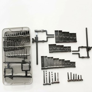 Juego de Retractores Lumbares McCulloch con Caja de Esterilización, Reutilizables Manualmente, Instrumentos Quirúrgicos Profesionales con Certificación CE - Product Image 1