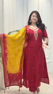 Ensemble Anarkali Kurti, bas et dupatta en fausse fourrure brodée à la main, style culturel sud-indien, élégant et joli, pour les fêtes. - Product Image 4