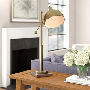 Lámpara de Mesa Decorativa de Latón Grabado con Pantalla de Tambor, Pieza de Iluminación Interior de Estilo Real - Product Image 1