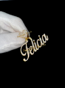 จี้ชื่อแบบกำหนดเอง SHRAMAN JEWELS เงินแท้ 925 ชุบทอง ประดับเพชรโมอิสซาไนต์ รูปทรงตัวอักษรแบบเขียนด้วยลายมือ พร้อมตัวล็อกคริสตัลรูปหัวใจ - Product Image 5