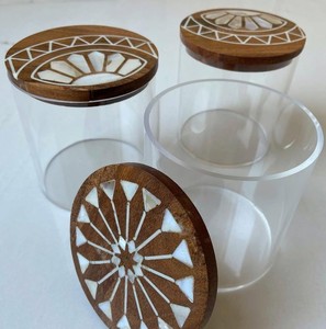 Boîte à chocolat en acrylique de luxe personnalisée avec incrustation en bois pour la décoration de table du Ramadan Kareem, boîte de rangement en acrylique et pour usage domestique - Product Image 1