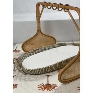 Structure de jeu pour bébé en rotin tressé fait main, centre d'activités naturel pour nourrissons avec base tressée et jouets sensoriels en forme d'arche - Product Image 3