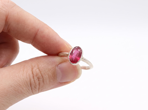 Anillo Solitario de Plata de Ley 925 con Bisel de Rubí Ovalado Natural, Joyería Fina, Memoria Jewels, Venta al Por Mayor - Product Image 5