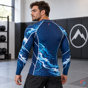Rashguard BJJ MMA bleu marine, cyan, blanc, à panneaux hexagonaux, imprimé performance avec superpositions motif vague de tempête et technique - Product Image 2