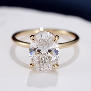 Anillo Solitario con Halo de Diamantes Auténticos de Corte Ovalado, Cultivados en Laboratorio, 3.01CT, con Oro Sólido de 14K, Ideal para Regalo de Compromiso o Boda para Enamorados - Product Image 1