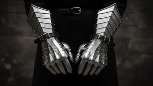 Fabricante OEM, Guantes de Caballero Medievales de Metal Personalizados, Armadura Decorativa de Acero para Disfraces de Boda Medievales y Fotografía - Product Image 4