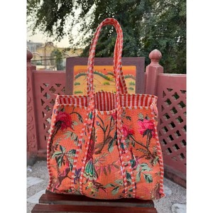 Sac fourre-tout matelassé en coton bio imprimé à la main : sac de transport en coton, cadeau pour demoiselle d'honneur, sac de week-end - Product Image 1