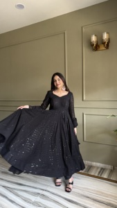 Robe Anarkali en Faux Georgette Lourde avec Broderies de Lucknow et Dupatta à Volants Évasés de Quatre Mètres, Ensemble Pantalon en Micro Coton - Product Image 3