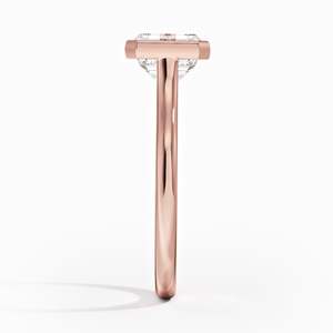 Bague de fiançailles solitaire en moissanite taille émeraude or rose de luxe, sertie d'un clos octogonal, bijoux fins élégants - Product Image 6