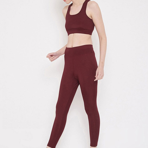 Conjunto de yoga cómodo para mujer, para entrenamiento en el gimnasio y sesiones de yoga, tela flexible para fitness y uso en un estilo de vida activo. - Product Image 3
