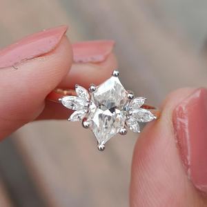 Anillo de Moissanita con Corte Marquesa Holandesa y Racimo de Piedras Preciosas para Mujer, Plata 925 Original con Baño de Oro, Regalo Fino para Enamorados - Product Image 1