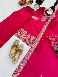 Ensemble Salwar Kameez Sharara Rouge Lourdement Brodé avec Lehenga Choli, Séchage Rapide, Tenue Ethnique pour Femme, Idéal Mariage et Fêtes, Toutes Saisons - Product Image 2
