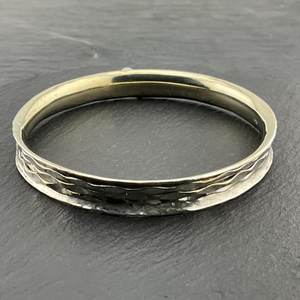 Brazalete apilable de plata de ley con labradorita turquesa vintage, texturizado en forma de corazón, hecho a mano, joyería de piedras preciosas - Product Image 5