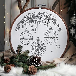 Cerceau de broderie de Noël - Ornement festif artisanal en coton de 15 cm, écologique et durable - Product Image 2