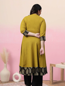 Kurta Angrakha pour femme en coton slub moutarde avec sequins, col montant, manches trois-quarts, séchage rapide, matériaux recyclés, idéal pour l'été - Product Image 2