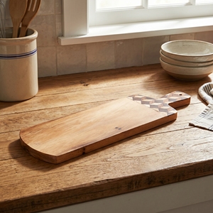 Tabla de cortar larga de madera de suar de grado alimenticio con incrustaciones de cáscara de coco en negro y blanco, diseño de ajedrez en marrón claro para cocina y comedor. - Product Image 2