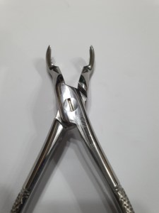 Pinzas de Extracción de Raíces Dentales Superiores de Acero Inoxidable de Alta Calidad con Agarre Ergonómico, Certificación CE, Fuente de Alimentación Manual - Product Image 2